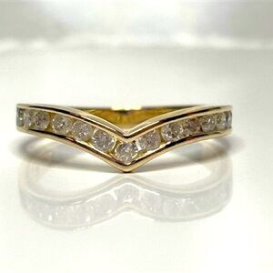 Elegant Gold Diamond Ring